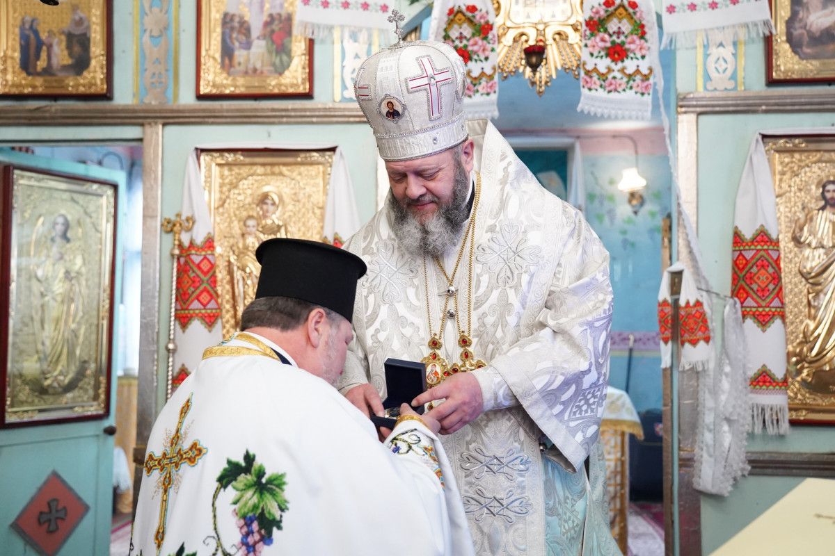 Владика Михаїл очолив празник Михайлівської парафії у Луцьку і нагородив духовенство та парафіян