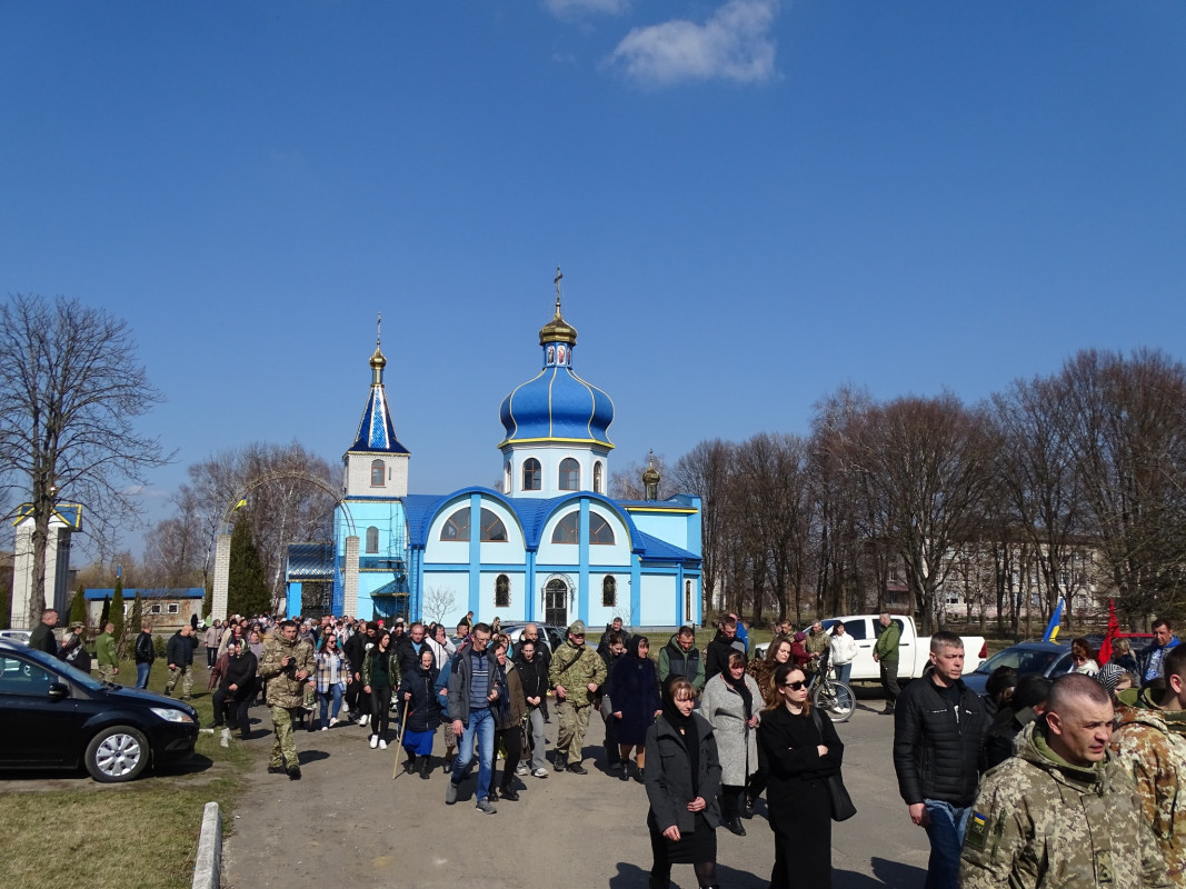 На Волині провели в останню путь Героя Василя Кравчука, який загинув два роки тому