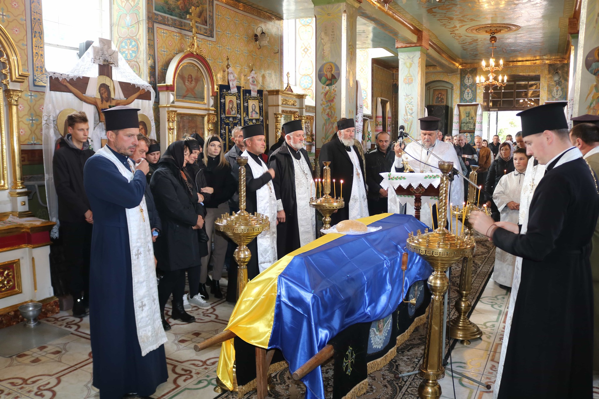 Небесне військо поповнилося ще одним Героєм: на Волині в останню путь провели Героя Олександра Ходачкевича