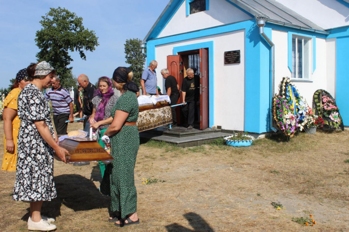 Життя забрала не ворожа куля, а підступна хвороба: на Волині провели в останню путь Віктора Ковальчука