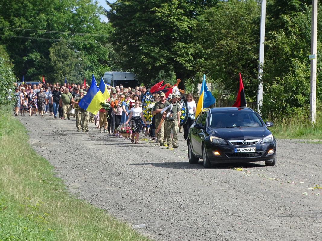 Надію на диво обірвала жахлива звістка: на Волині поховали Героя Володимира Мороза, який рік вважався зниклим безвісти