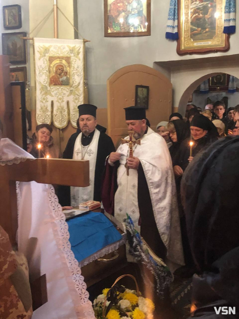 Війна забрала у батьків двох синів: на Волині попрощалися з воїном Русланом Барщевським