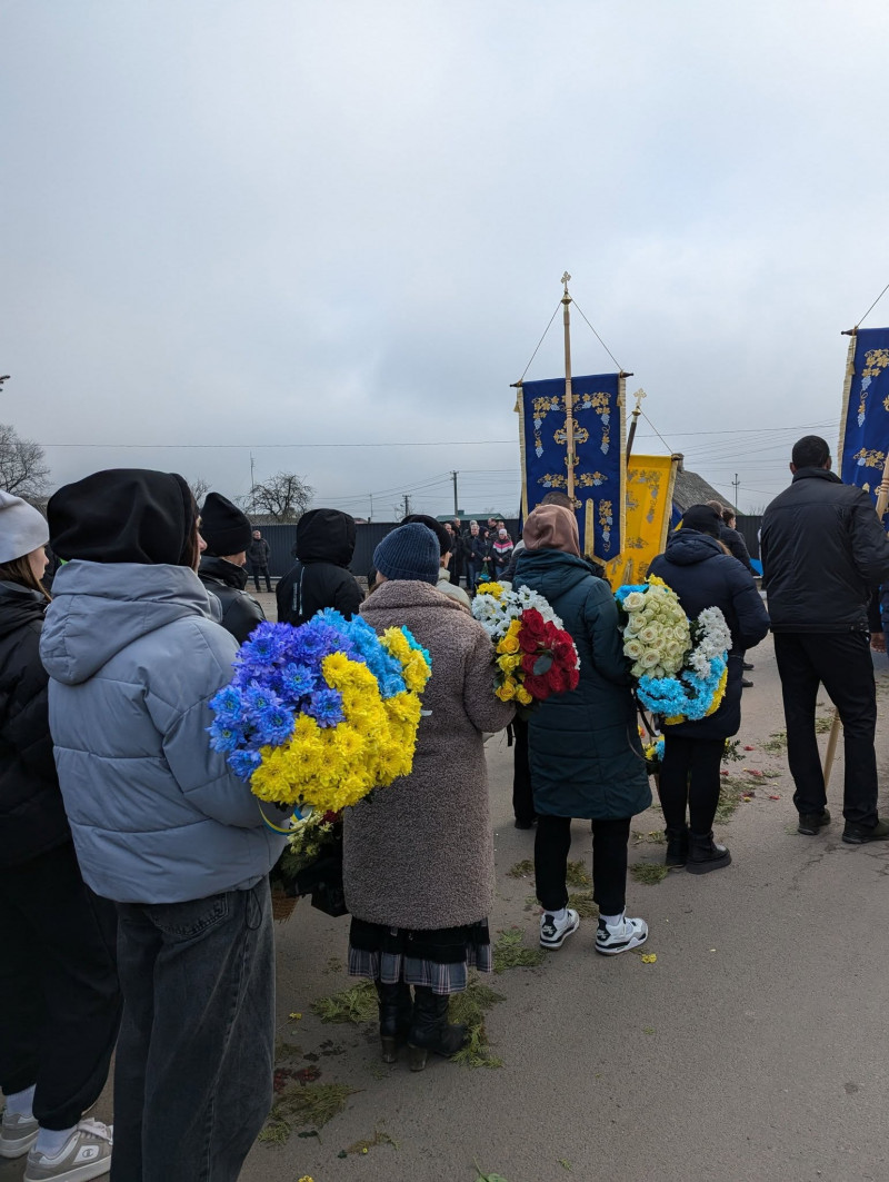 Завжди був готовий допомогти: на Волині провели в останню дорогу загиблого воїна Івана Оніщука