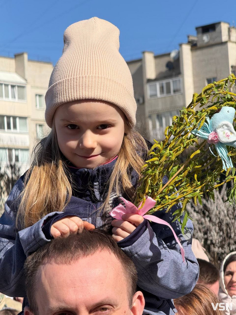 Як у Луцьку освячували вербу. Фото