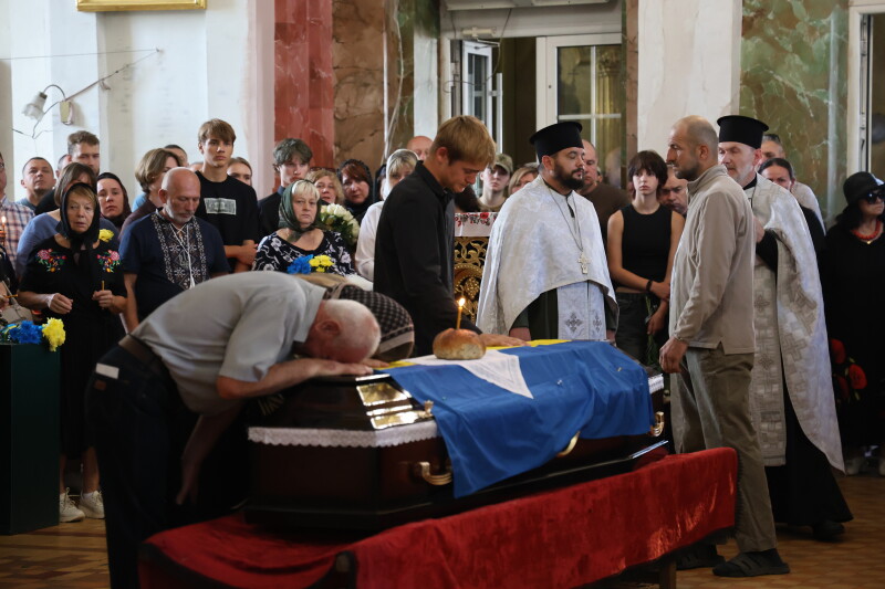 Загинув чотири місяці тому: у Луцьку попрощалися із 54-річним Героєм Едуардом Павловським