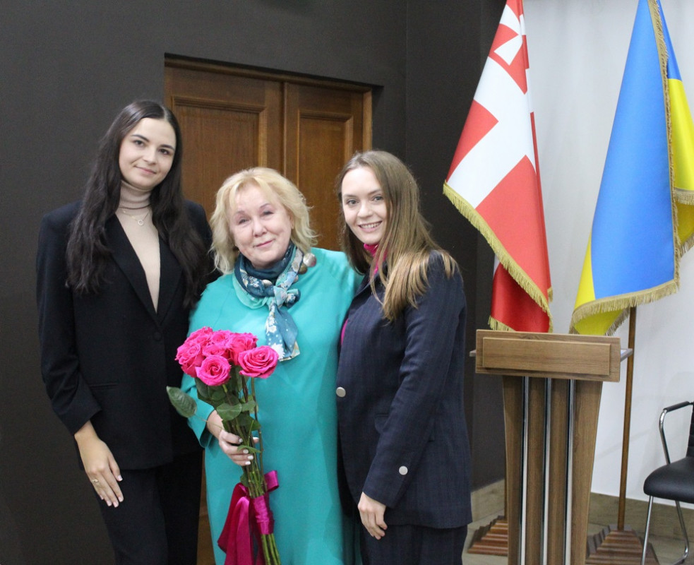 У Луцьку суддю урочисто провели у відставку