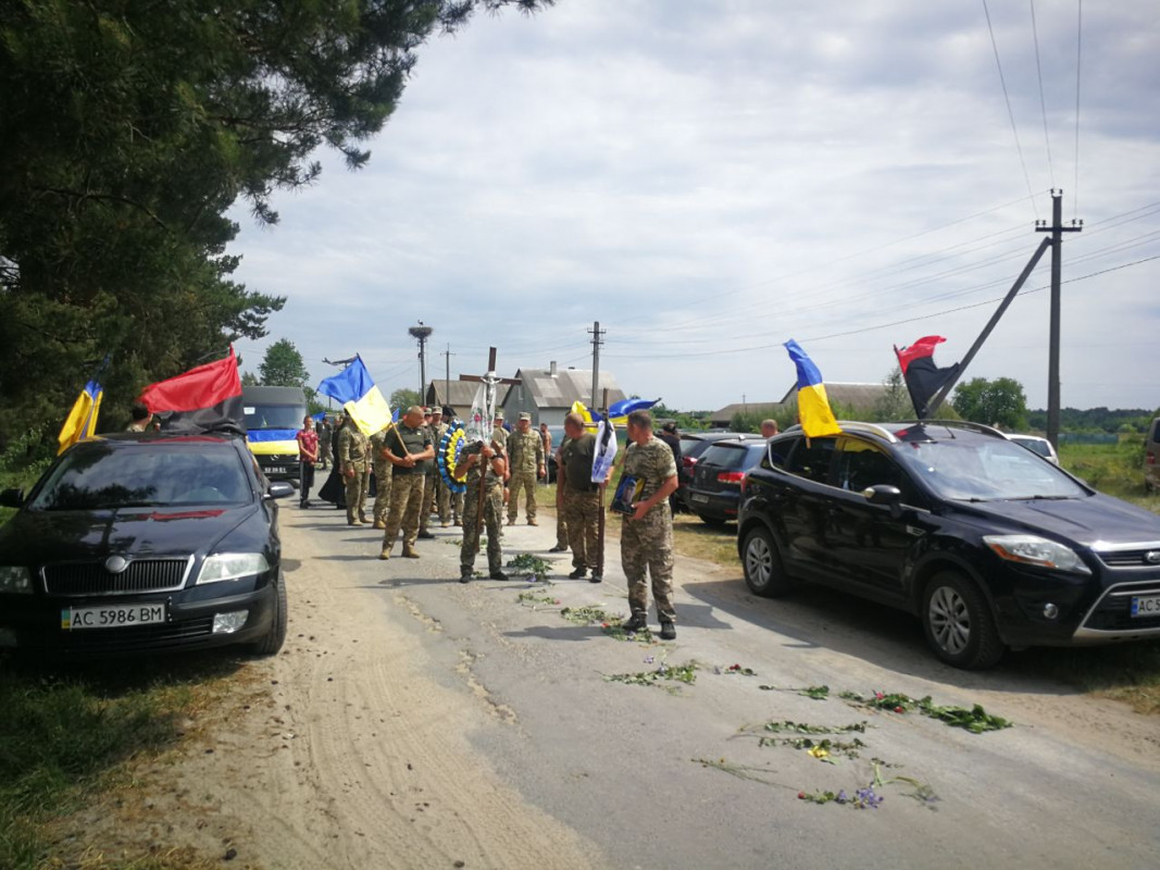 Понад півроку вважався зниклим безвісти: на Волині поховали Героя Олексія Омельчука