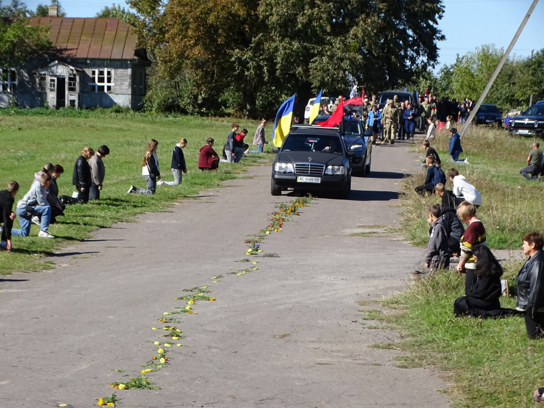 Війна забрала життя Героя: на Волині провели в останню путь Ігоря Бебеса