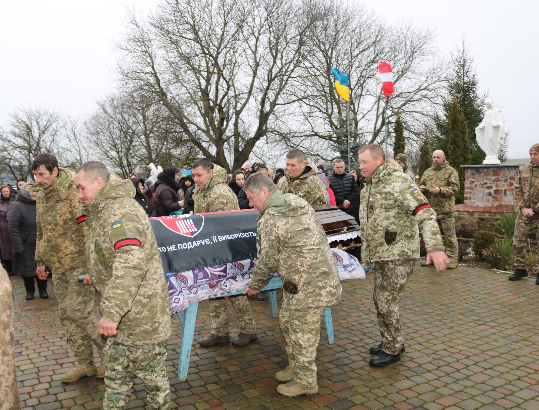 Жалоба у світле свято Різдва Христового: на Волині поховали Героя Валерія Тутиніна