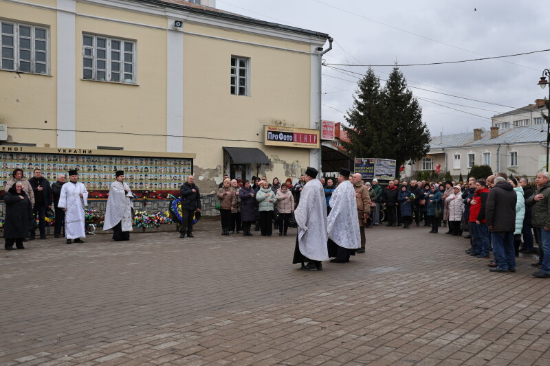 Помер від важких поранень у переддень нового року: у Луцьку попрощалися з Героєм Ігорем Личаком