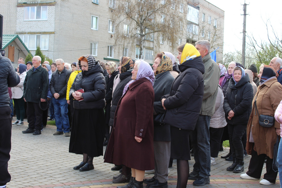 Не дочекалася дружина, не обійняла мама: волиняни попрощалися з полеглим Героєм Дмитром Демчуком