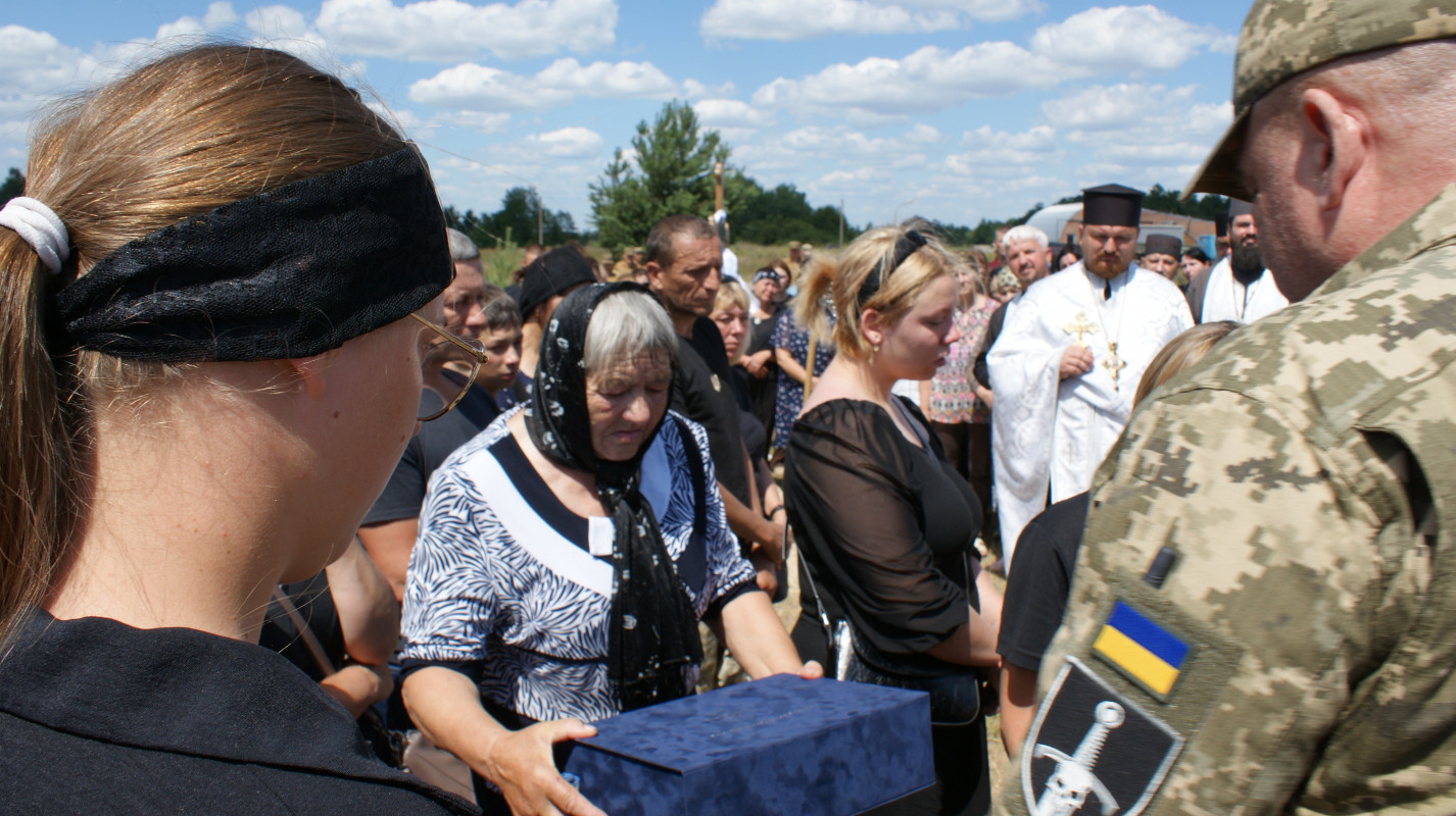 «За його голову окупанти обіцяли винагороду»: на Волині попрощалися з легендарним розвідником Віктором Зенцом