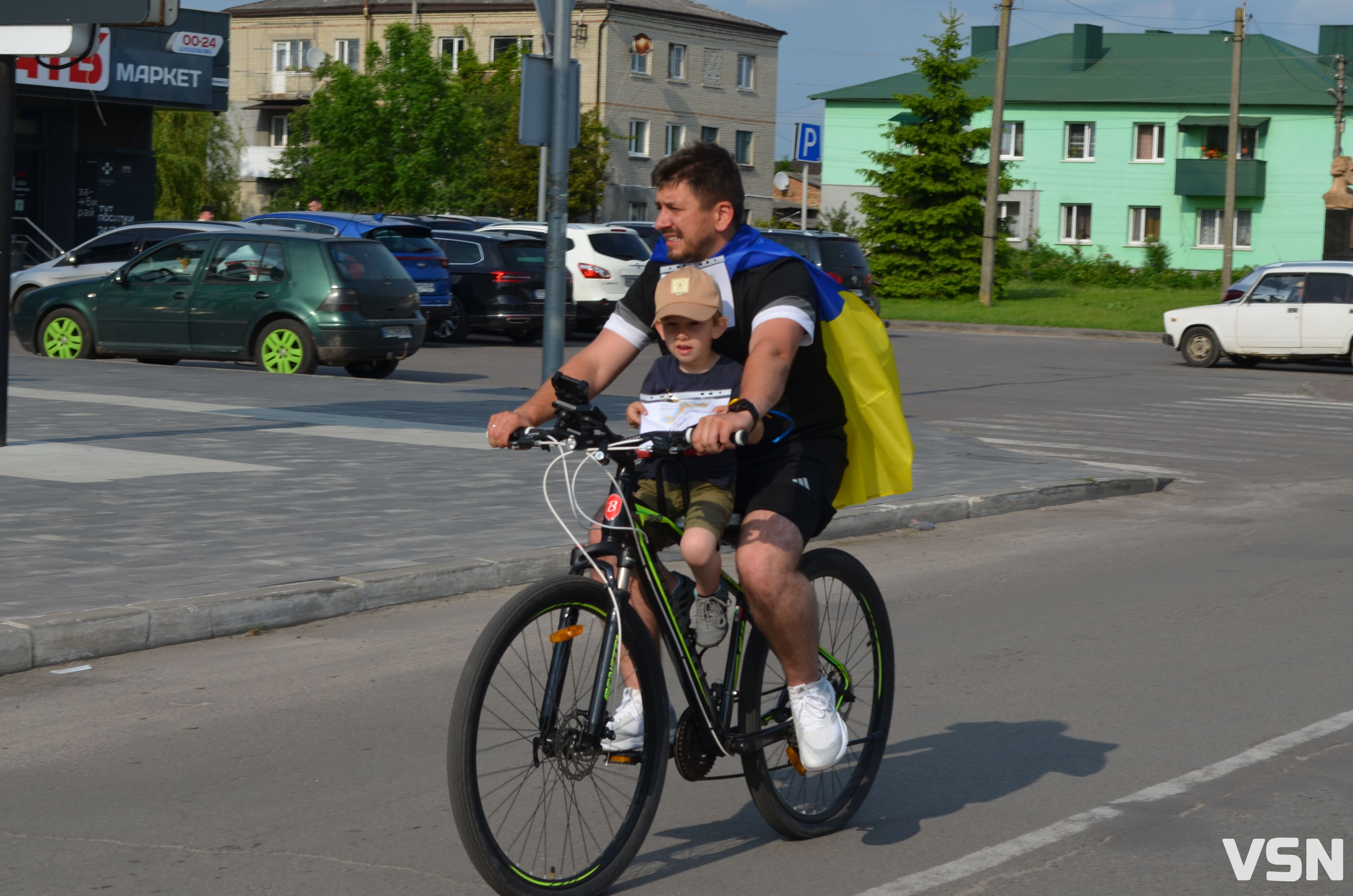 «Їду за Героя»: у місті на Волині вдруге провели благодійний велозаїзд на підтримку ЗСУ