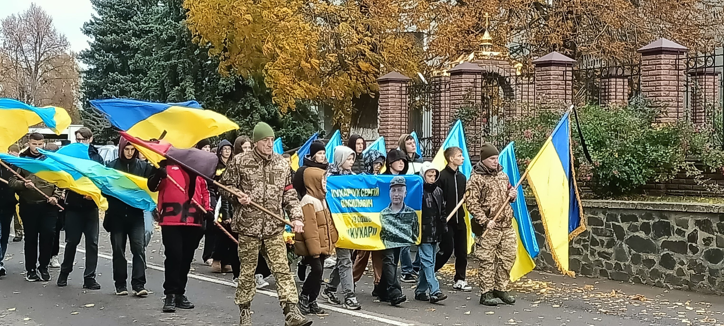 У Луцькому районі попрощалися з Героєм Сергієм Кухарчуком, який понад чотири місяці вважався зниклим безвісти