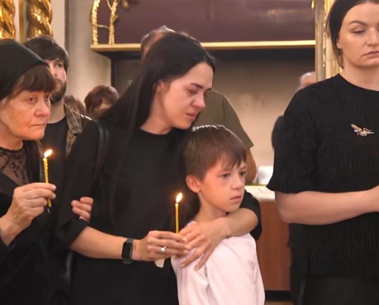 Загинув понад 3 місяці тому: у Луцькому районі поховали 31-річного Героя Петра Низового