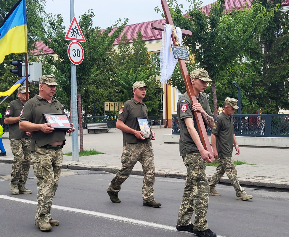 Життя обірвала війна за кілька місяців до 50-річчя: на Волині попрощалися із Героєм Віталієм Мартинюком