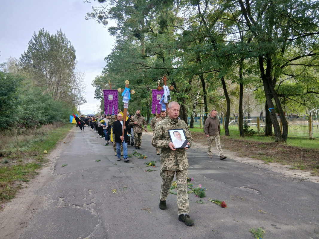 У липні мобілізували, а у вересні сповістили про загибель: на Волині попрощалися із загиблим захисником Віктором Карпуком