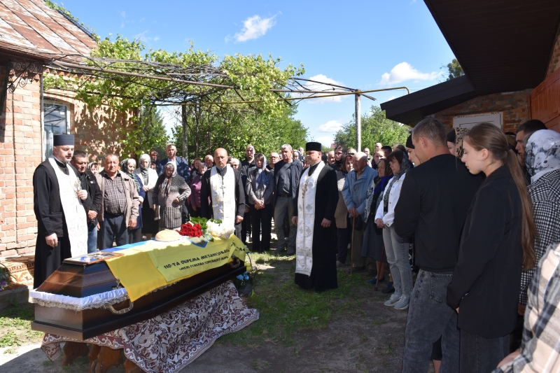 Два роки вважався безвісти зниклим: на Волині попрощалися з Героєм Віктором Шоломом
