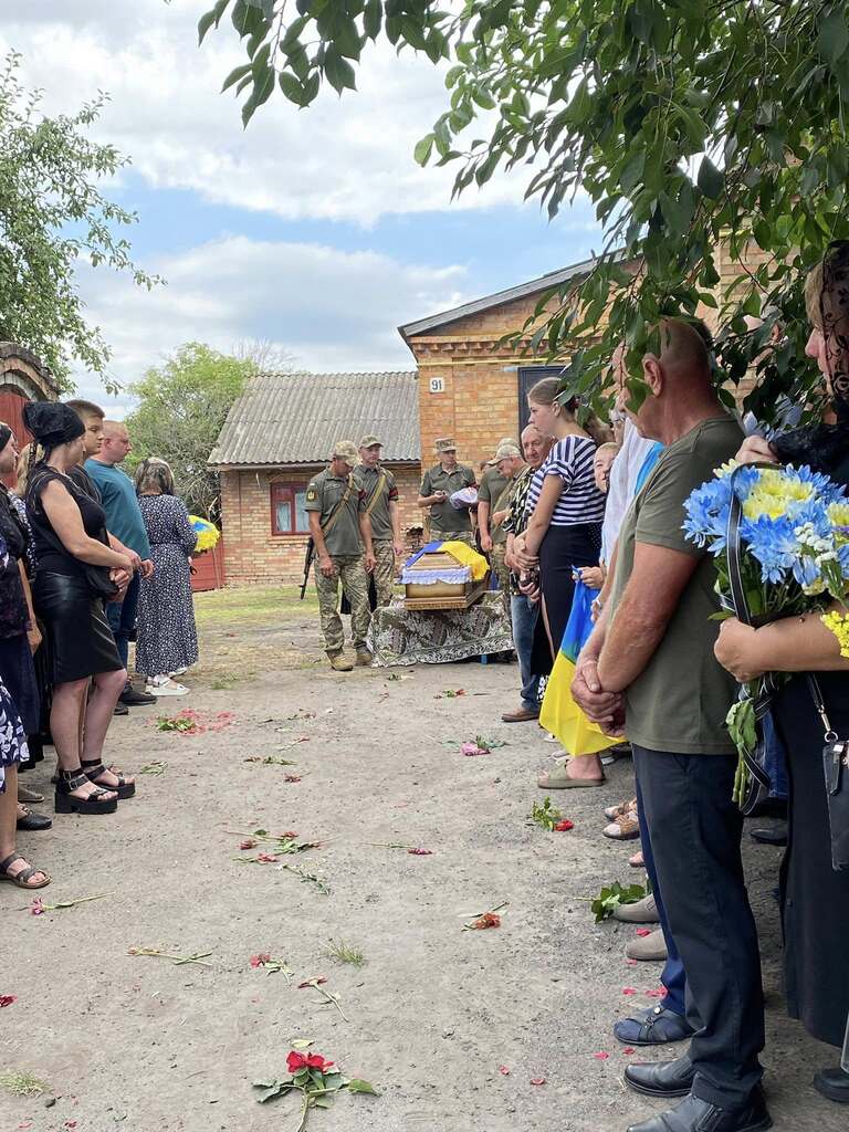 Вічна дорога додому: Волинь попрощалася з полеглим захисником Миколою Корукою