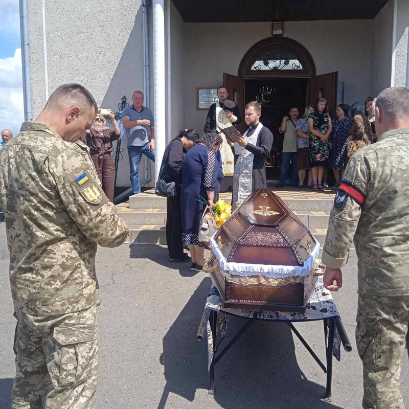 На Волині попрощалися із ветераном АТО Василем Новосадом