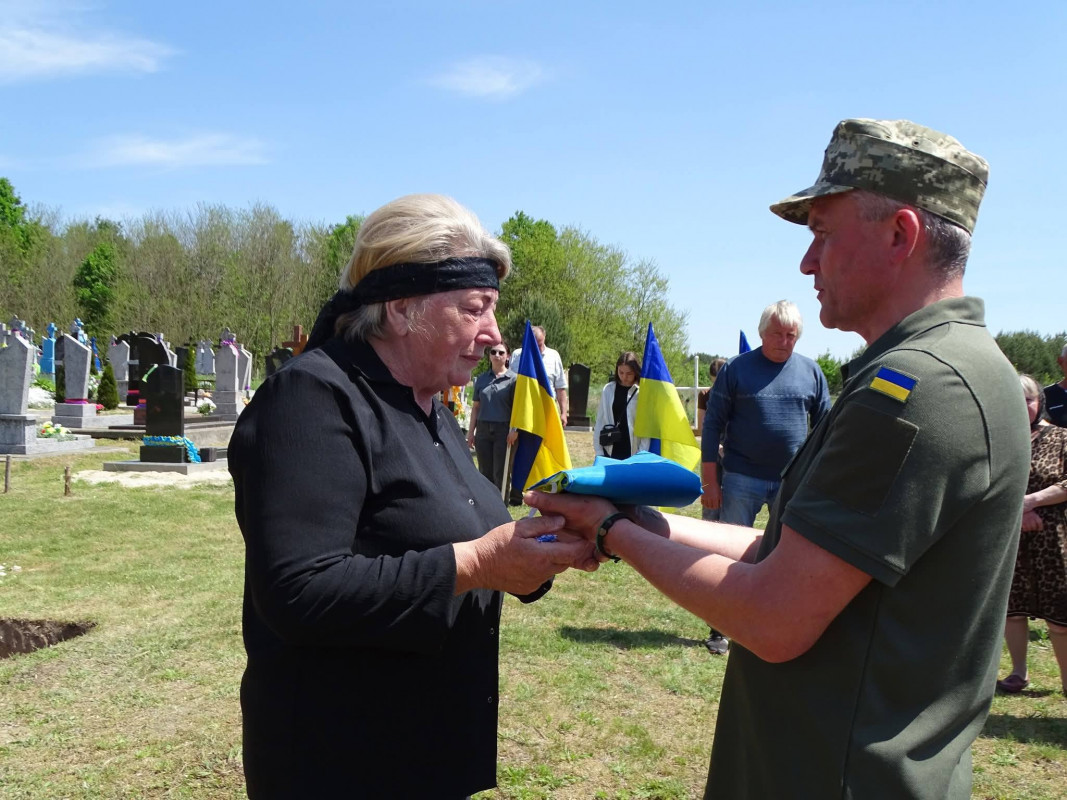 16 місяців вважався зниклим безвісти: на Волині попрощалися з Героєм Дмитром Лободюком