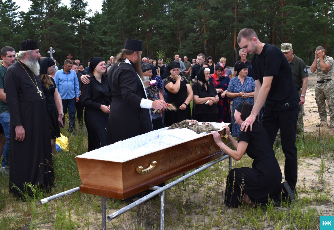 Замість омріяної відпустки додому Герой повернувся «на щиті»: на Волині в останню земну дорогу провели Валерія Баса