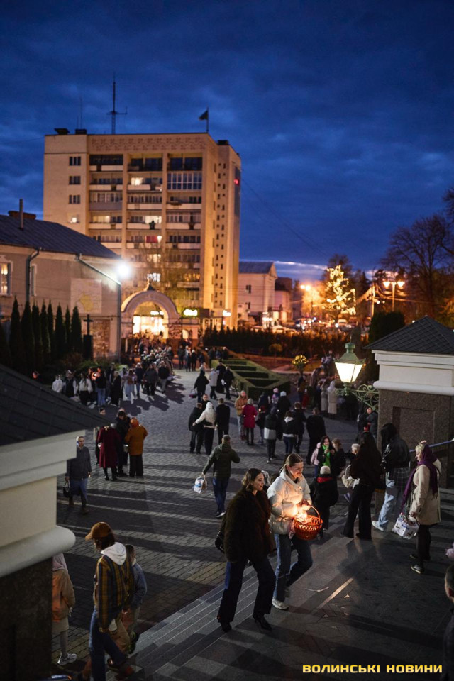 Як у Луцьку освячували кошики напередодні Великодня