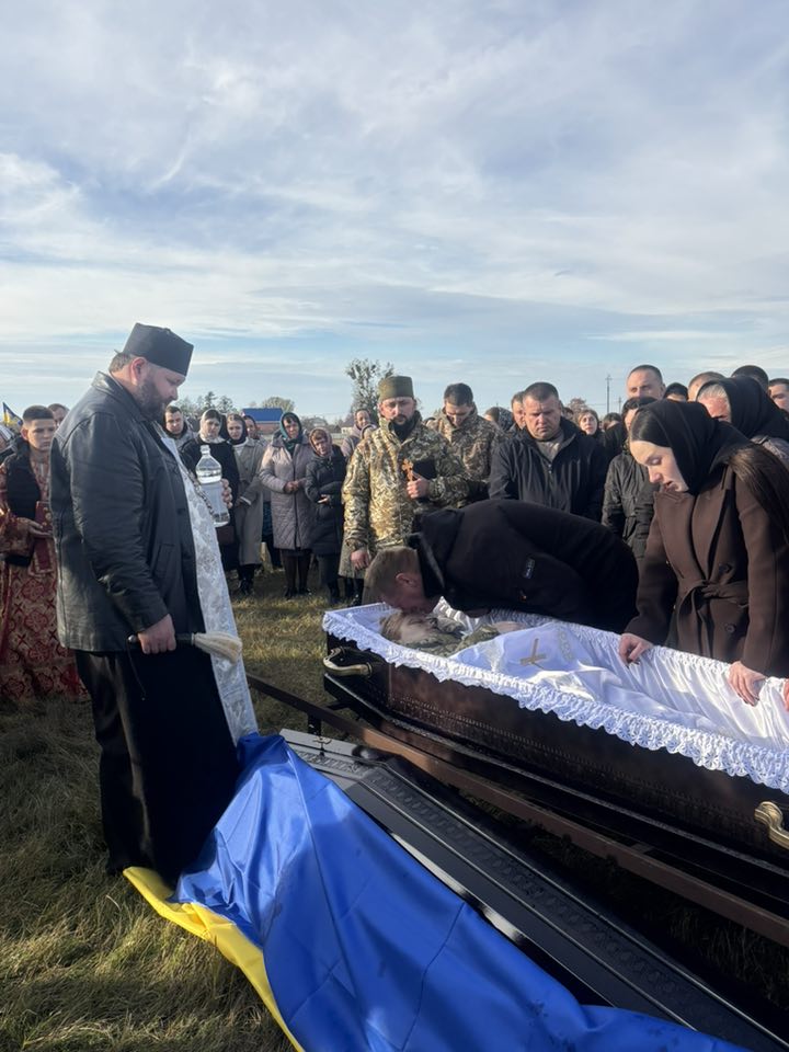 До останнього подиху боронив Україну: на Волині попрощалися із загиблим Героєм Іваном Кіпенем