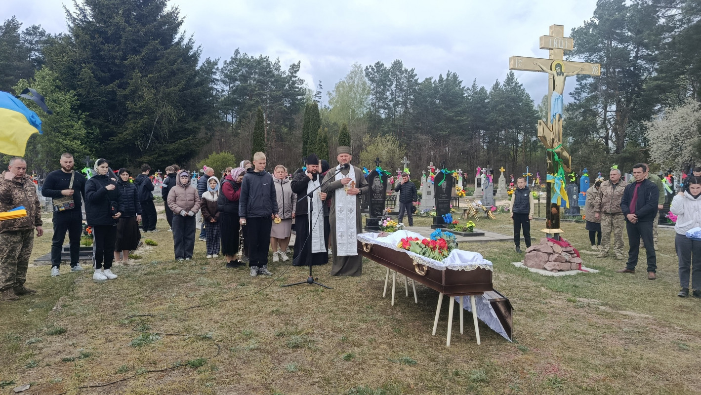 Добровільно став на захист країни: на Волині попрощалися із захисником Володимиром Павлюком