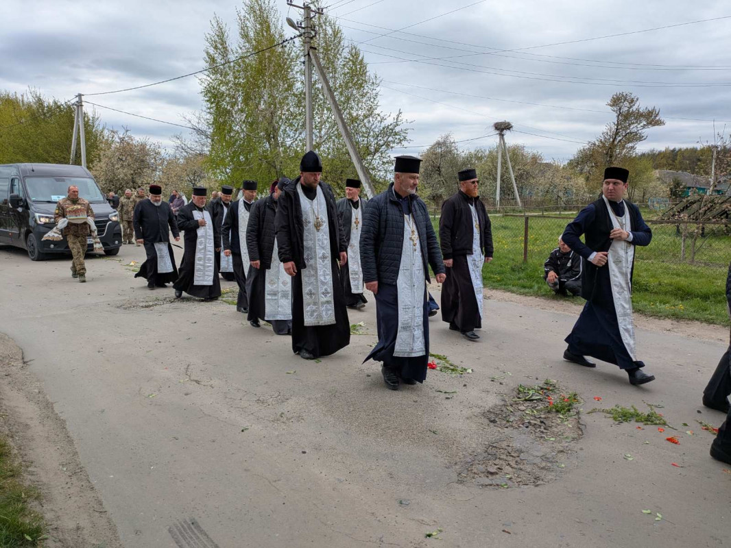 Громада на Волині віддала останню шану загиблому Герою Віктору Гошку
