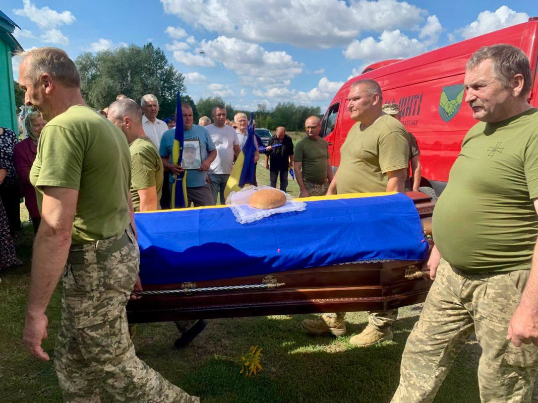 Три роки чекали на повернення: на Волині попрощалися із загиблим захисником Миколою Фоміним