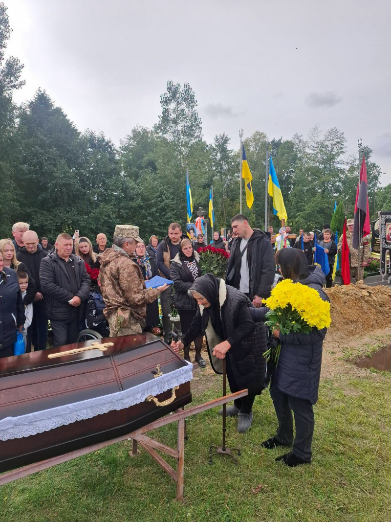 Волиняни попрощалися із захисником Олександром Пінчуком, який понад два роки вважався зниклим безвісти