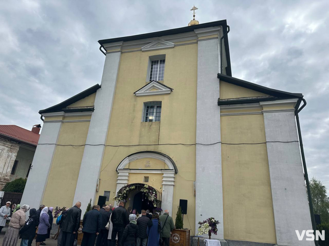 Сотні вірян прийшли на святкову літургію в Жидичинський монастир, яку очолив предстоятель ПЦУ Епіфаній