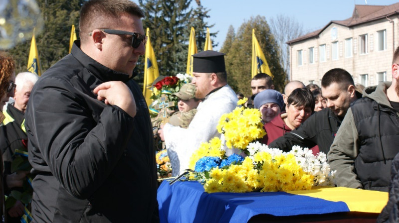 У громаді на Волині попрощалися із 23-річним розвідником «Азова» Назаром Поліщуком