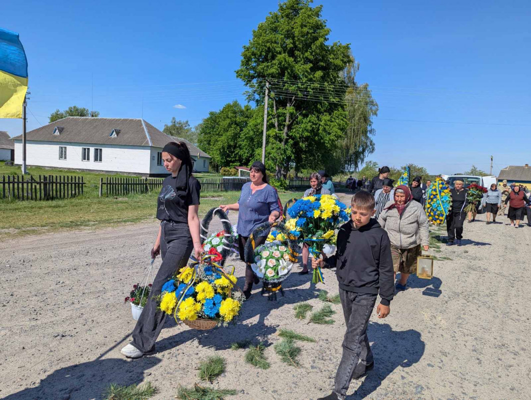 У громаді на Волині попрощалися з військовим Юрієм Шевчуком