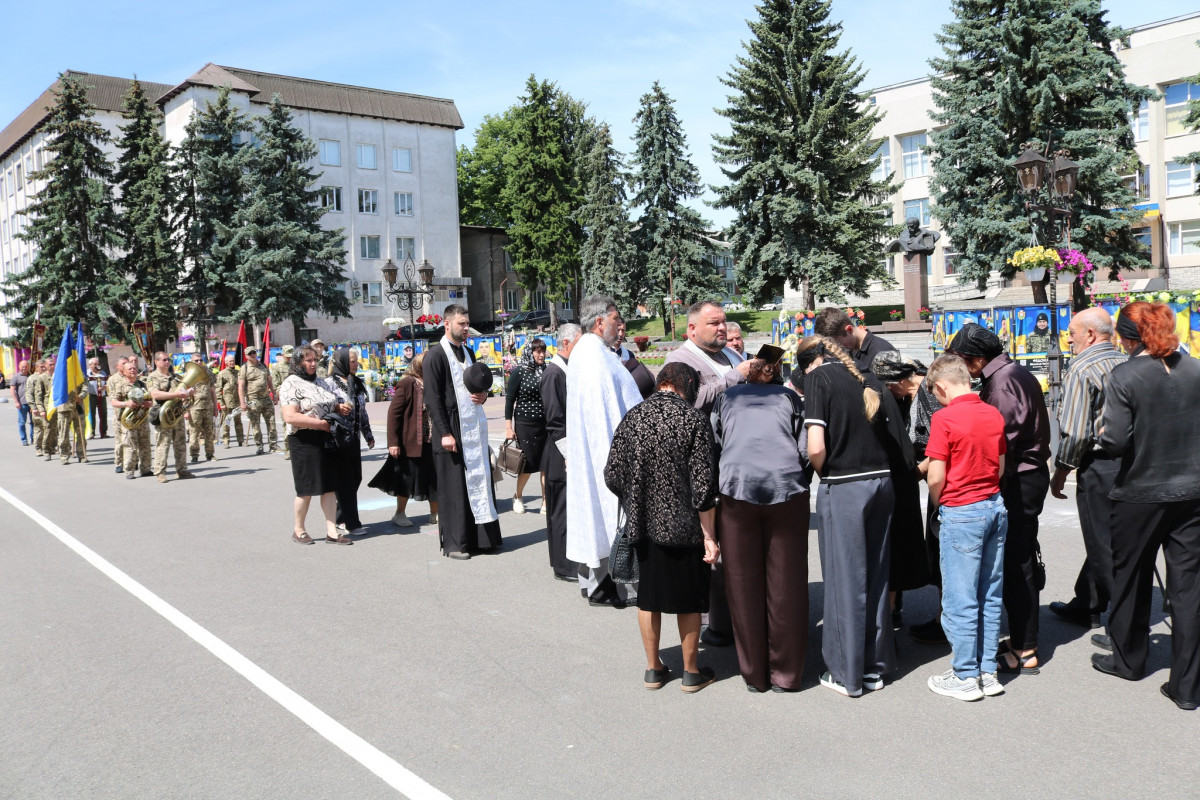 Понад 2 роки вважався зниклим безвісти: на Волині поховали воїна Віктора Миколайчука