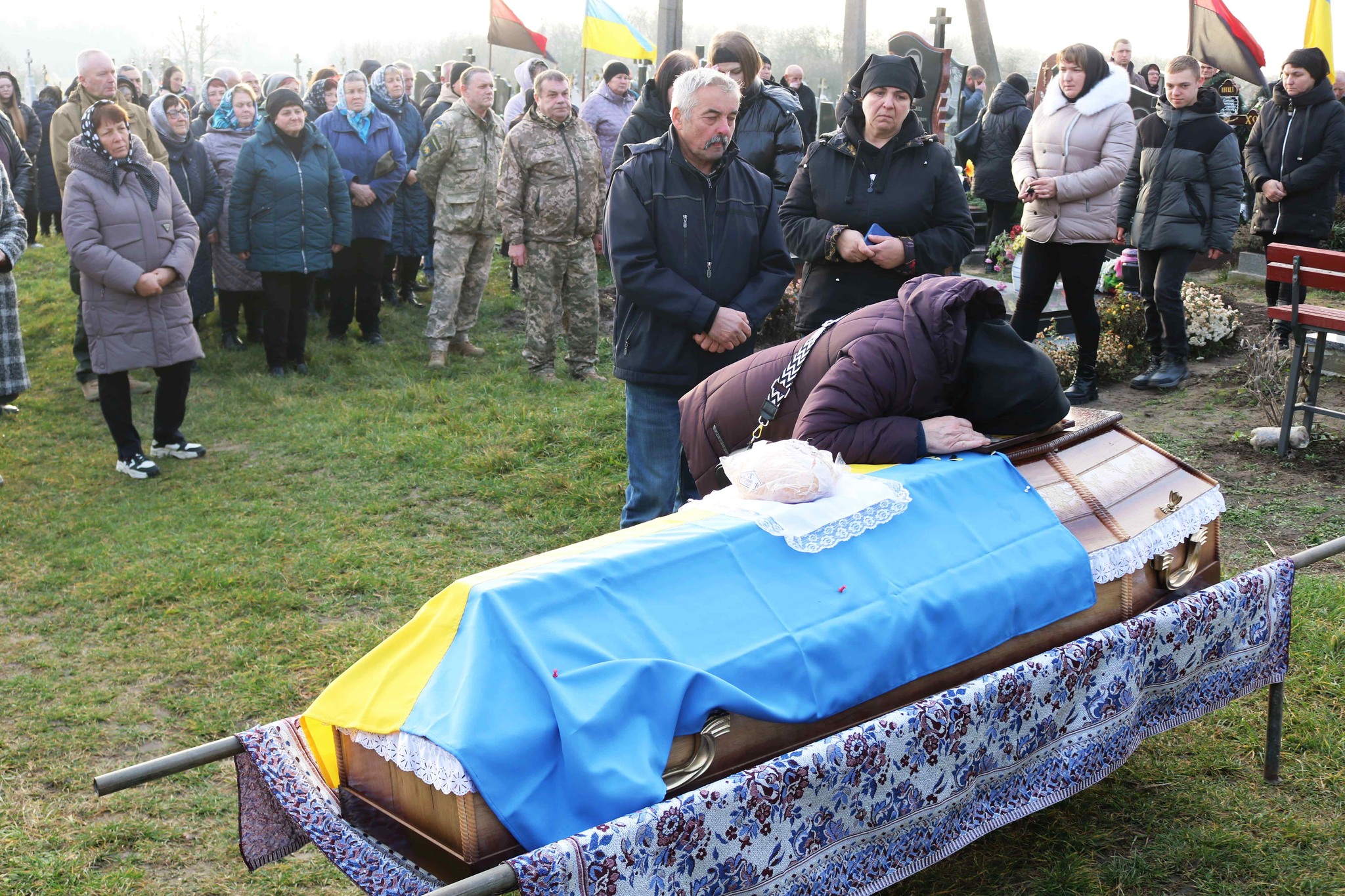 Понад рік вважався безвісти зниклим: у Луцькому районі поховали Героя Василя Цвілюка