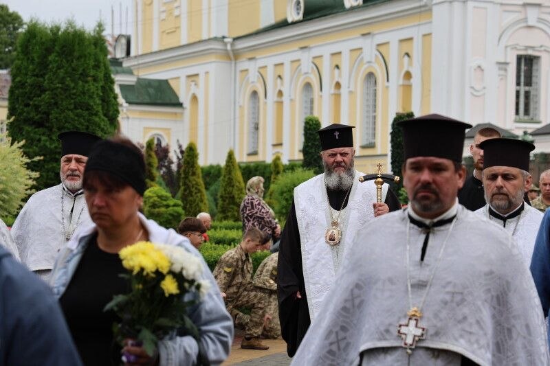 Траурний день у Луцьку: громада попрощалася з трьома захисниками України