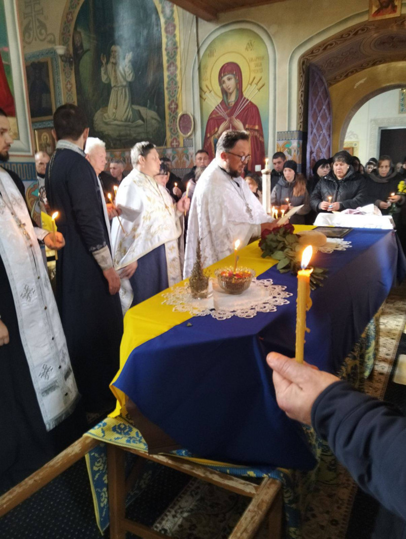 Довгий час вважався безвісти зниклим: на Волині в останню путь провели Героя Віталія Бомазюка