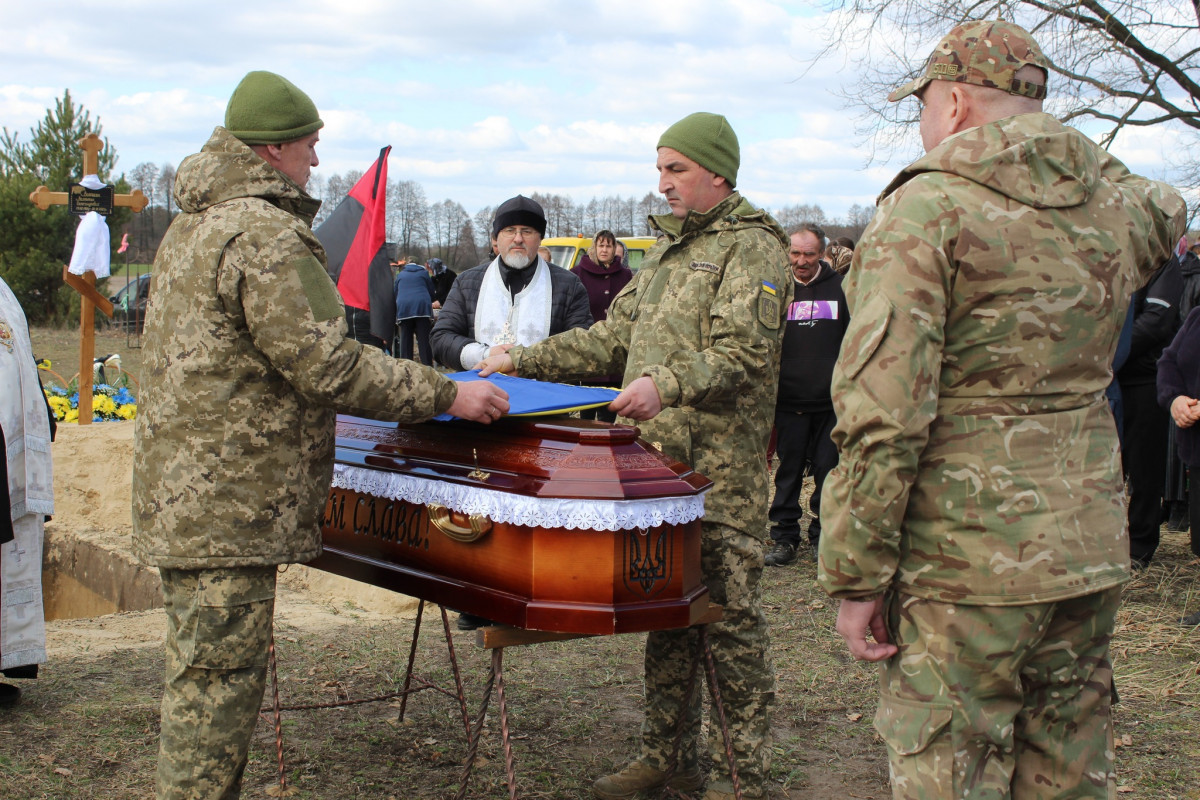 Півтора року невідомості: на Волині попрощалися із загиблим на Курщині Валентином Волошиним