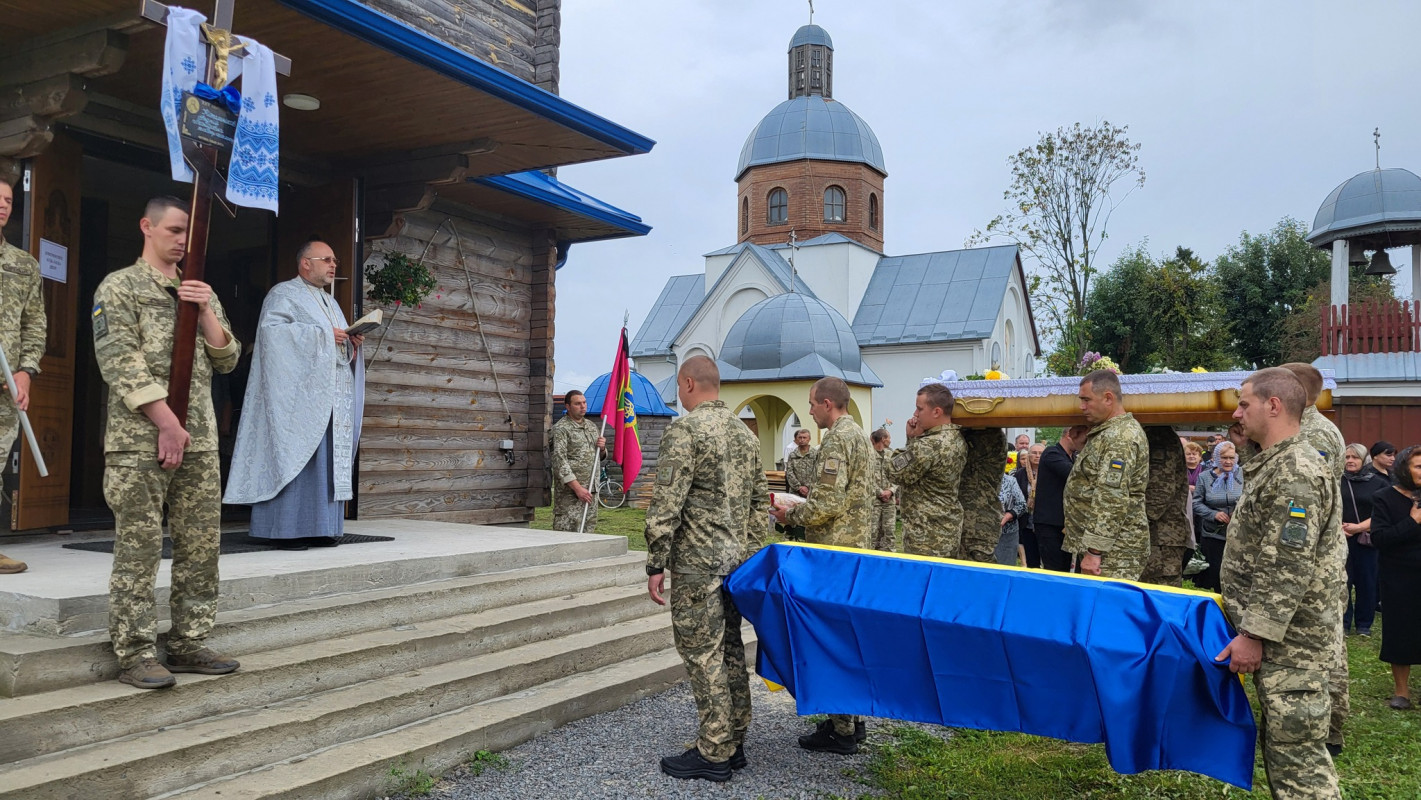 Нещодавно створив сім'ю: на Волині попрощалися з 25-річним Героєм-прикордонником Андрієм Котельніковим