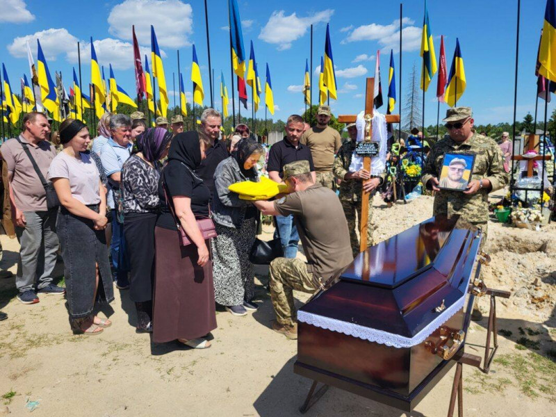 Брат-близнюк був на фронті, а він — «на щиті»: Ковель віддав останню шану 31-річному Михайлу Філіпчуку