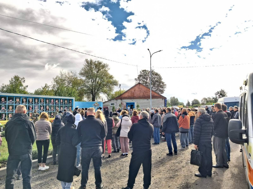 Майже рік вважався зниклим безвісти: на Волині поховали 33-річного Героя Володимира Теслюка