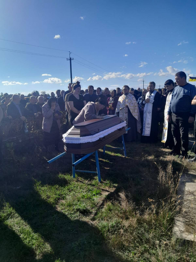 Загинув внаслідок удару ворожим FPV-дроном: у Луцькому районі попрощалися з Героєм Сергієм Близнюком