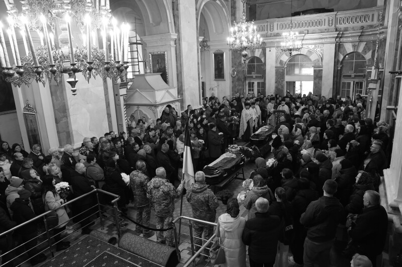 У Луцьку в один день попрощалися із двома захисниками - Вадимом Целюхом та Михайлом Гусаком