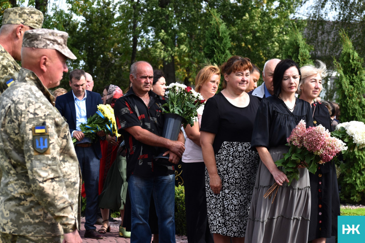 Сльози, голуби та шана загиблим захисникам: у громаді на Волині відкрили Алею пам’яті Героям