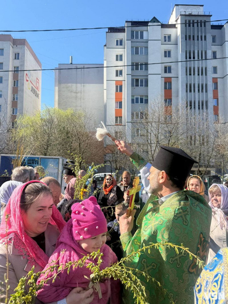 Як у Луцьку освячували вербу. Фото