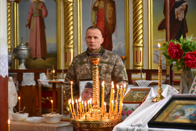 Назавжди 21 рік: у Луцькій громаді поховали Героя Вячеслава Терьохіна, який загинув понад 3 роки тому