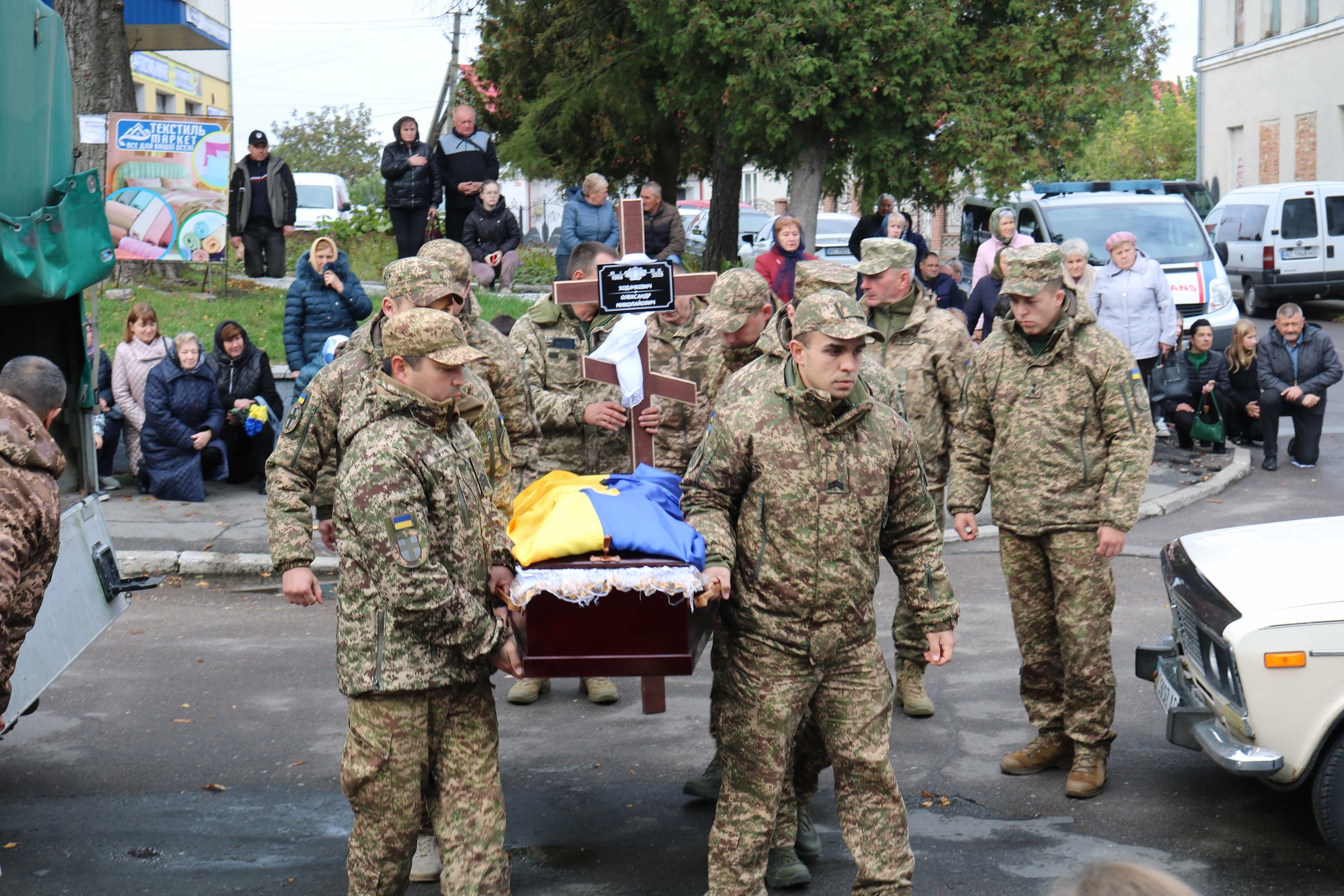 Небесне військо поповнилося ще одним Героєм: на Волині в останню путь провели Героя Олександра Ходачкевича