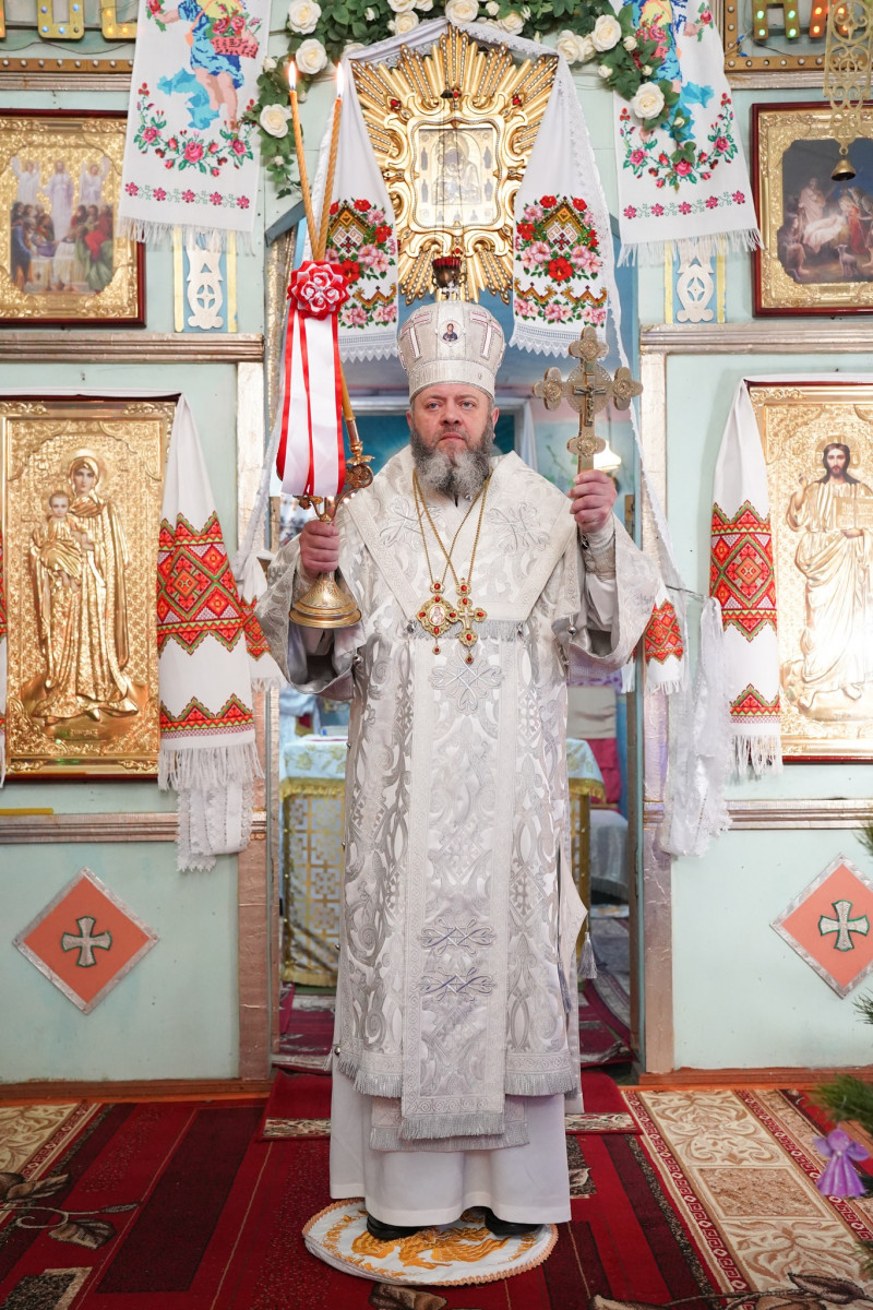 Владика Михаїл очолив празник Михайлівської парафії у Луцьку і нагородив духовенство та парафіян